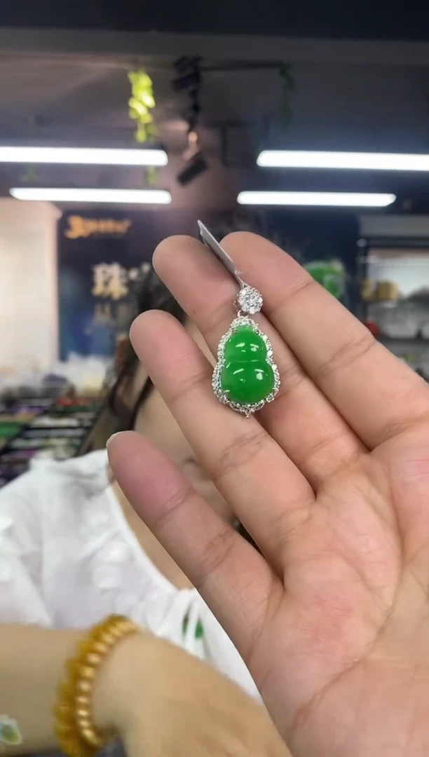 翡翠未镶嵌颈饰多样性发其一颜色微差