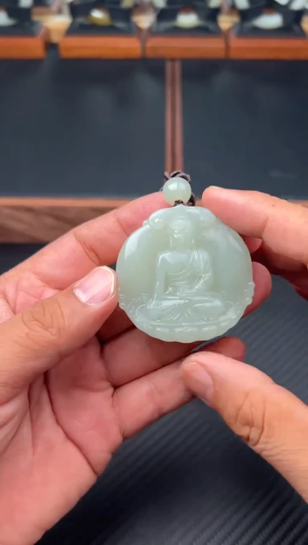 吊坠(赠链)未镶嵌和田玉且末微色差近矿