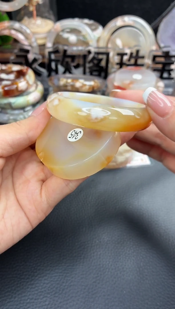 未镶嵌手镯（圆镯）石英质玉53