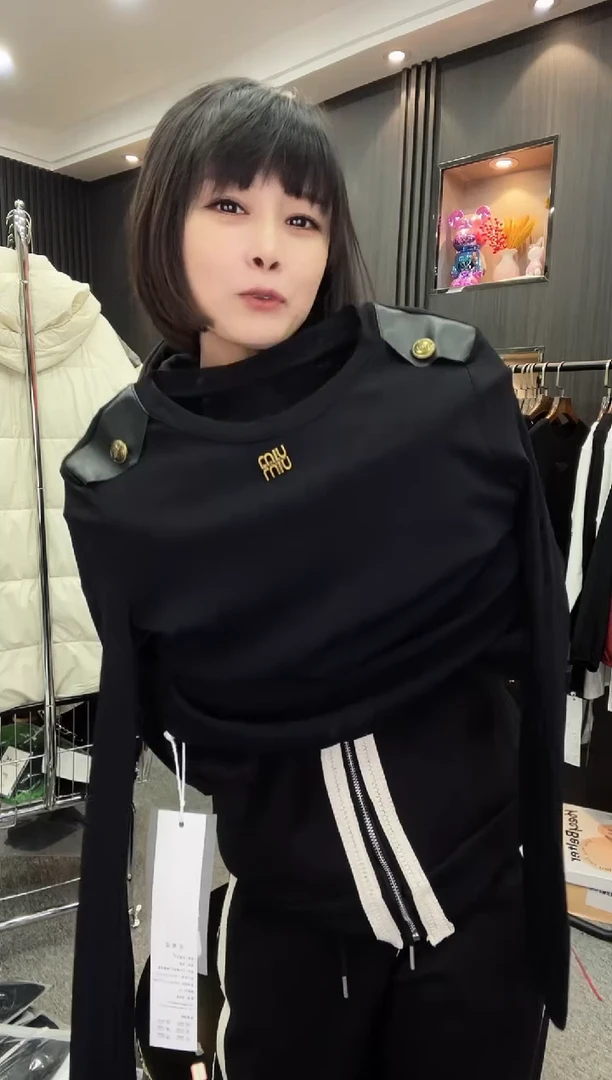 25113黑色小衫---均码