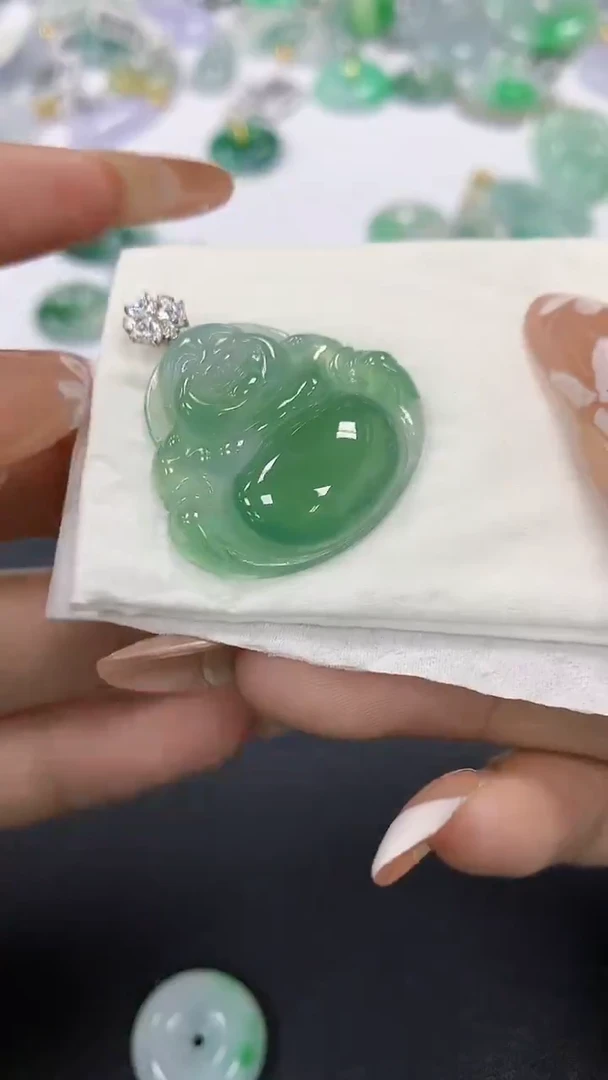 颈饰18K金镶嵌翡翠a货假一赔三支持复检百元上9元证书费自理