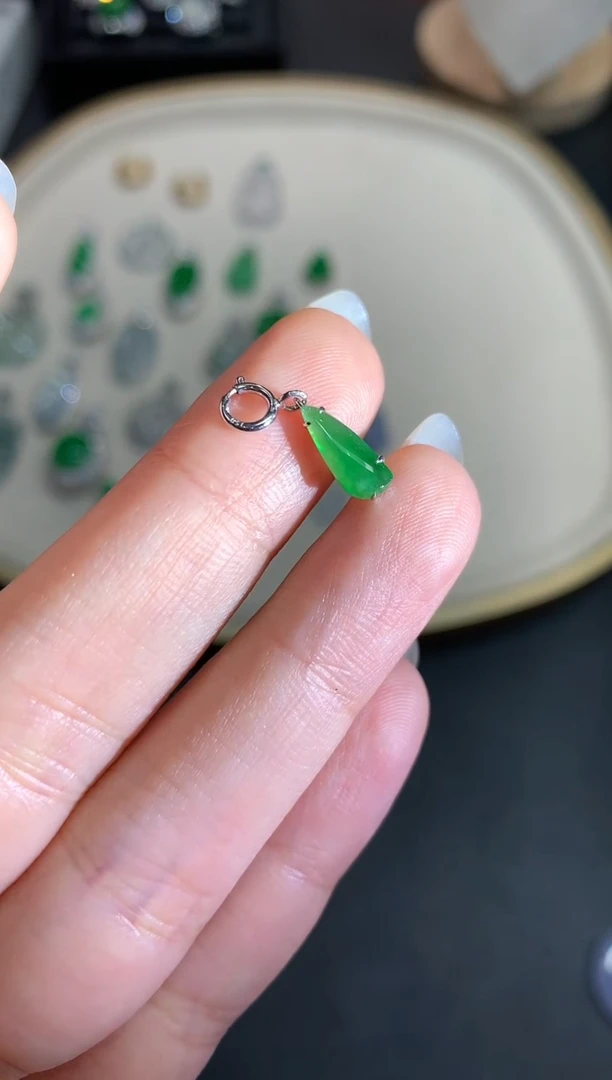 【闪购商品】翡翠吊坠(不含链)18K金镶嵌A864|550