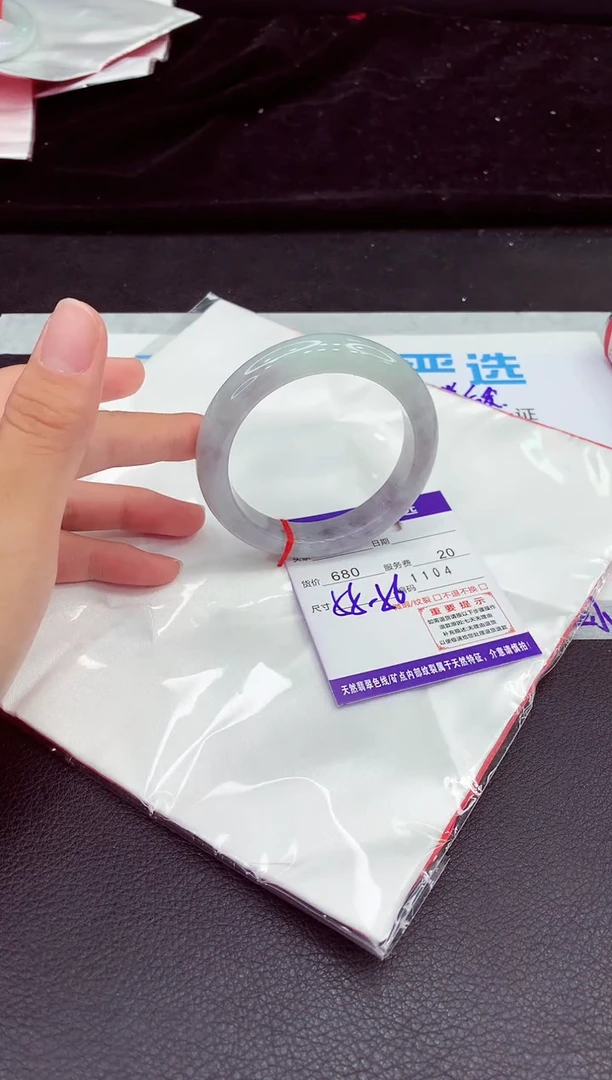 翡翠手镯未镶嵌1
