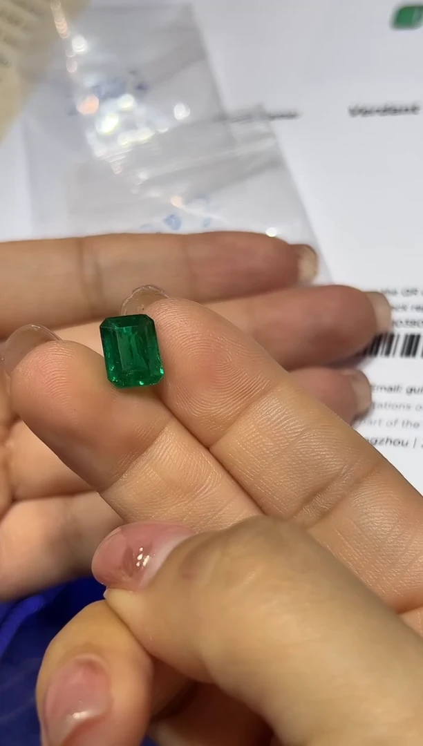 未镶嵌裸石祖母绿定99总  2.96ct总13300