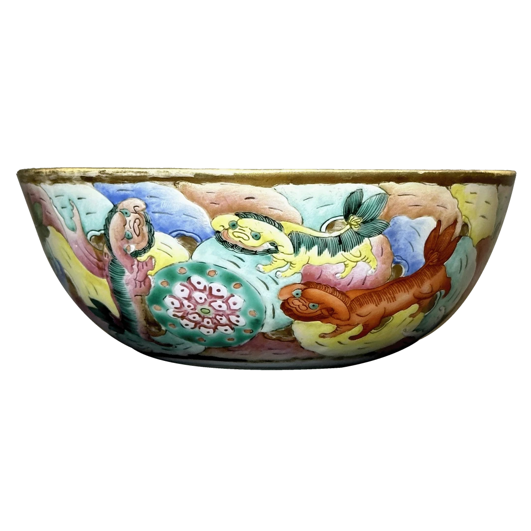 25050605y粉彩狮子纹敦式碗