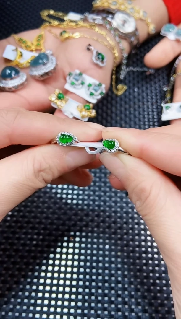 【闪购商品】翡翠耳饰未镶嵌11111111