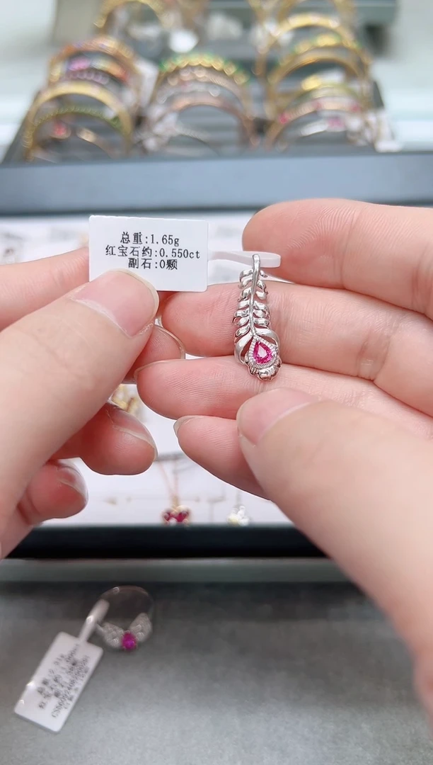 【闪购商品】红宝石吊坠18K金镶嵌.