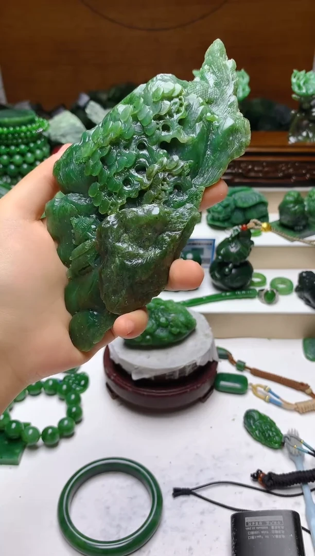 未镶嵌和田玉（碧玉）摆件大****71