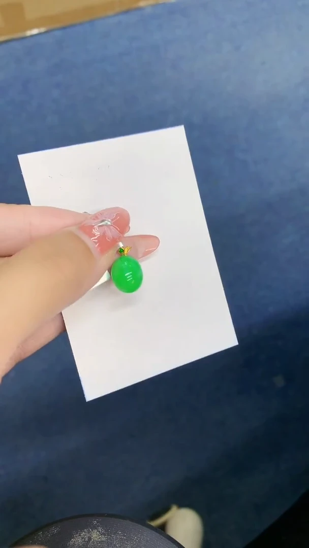 颈饰18K金镶嵌翡翠1