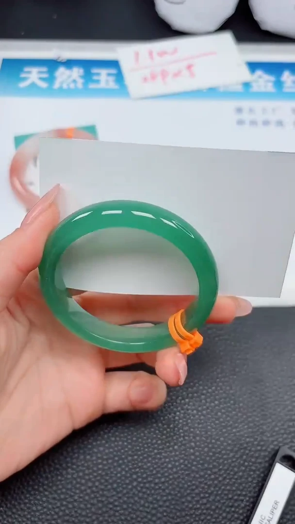 【闪购商品】石英质玉手镯未镶嵌170