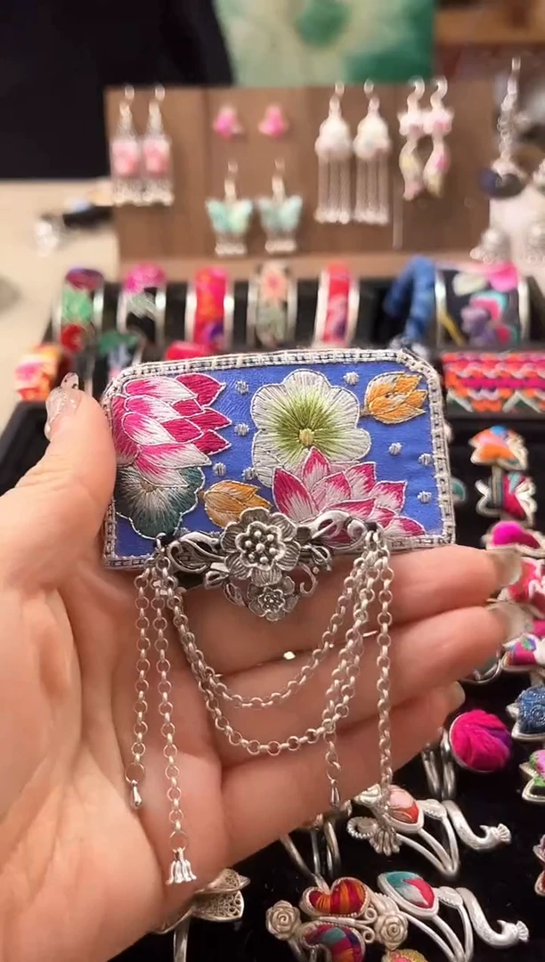 【闪购商品】织绣民族风老绣饰品027