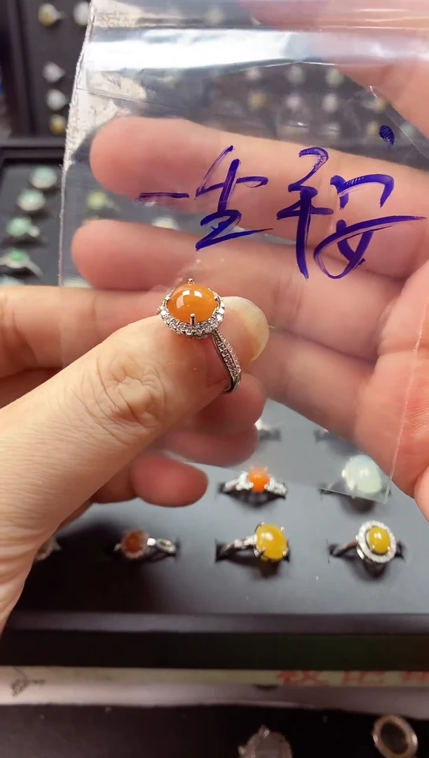 未镶嵌戒指翡翠一**安翡翠戒指#