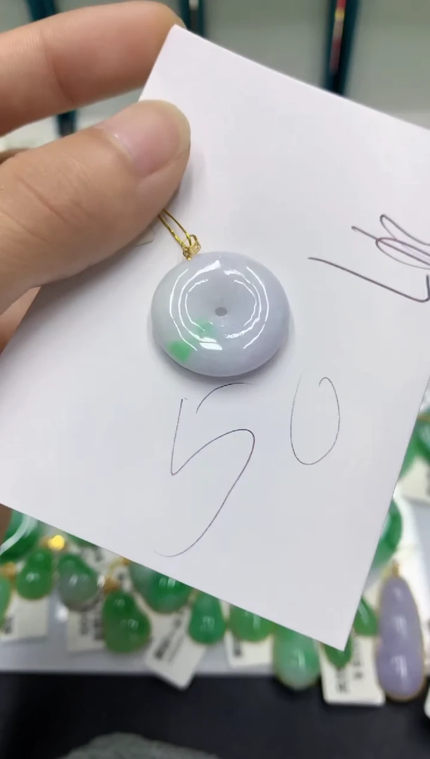 翡翠18K金镶嵌颈饰翡翠