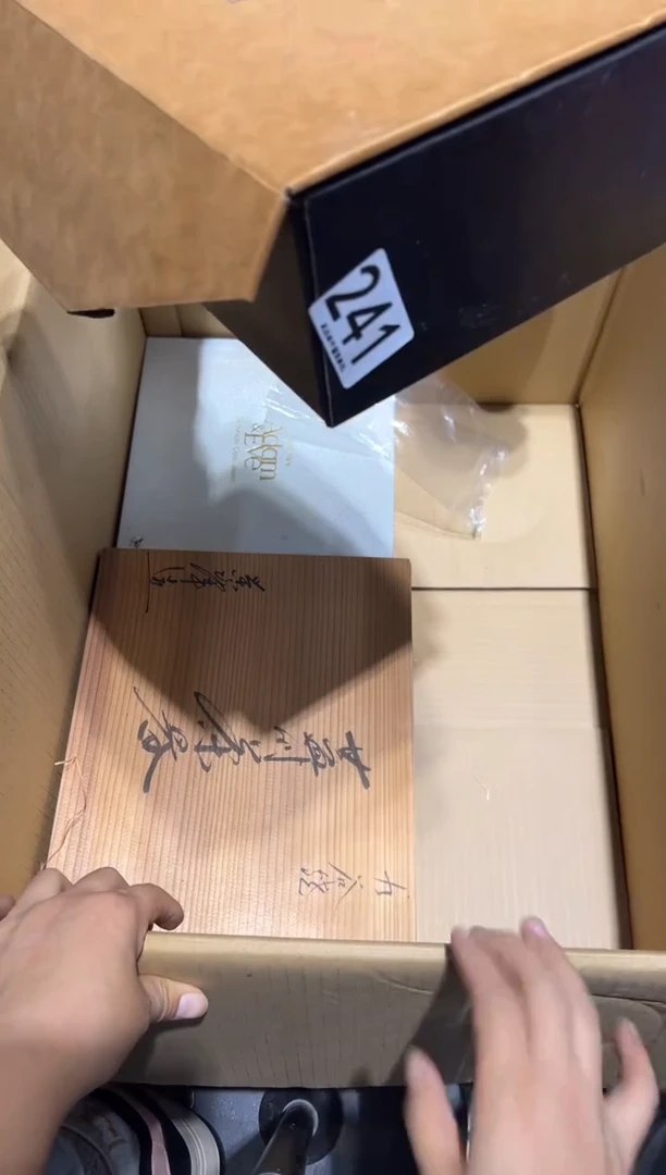 瓷片我****?241............