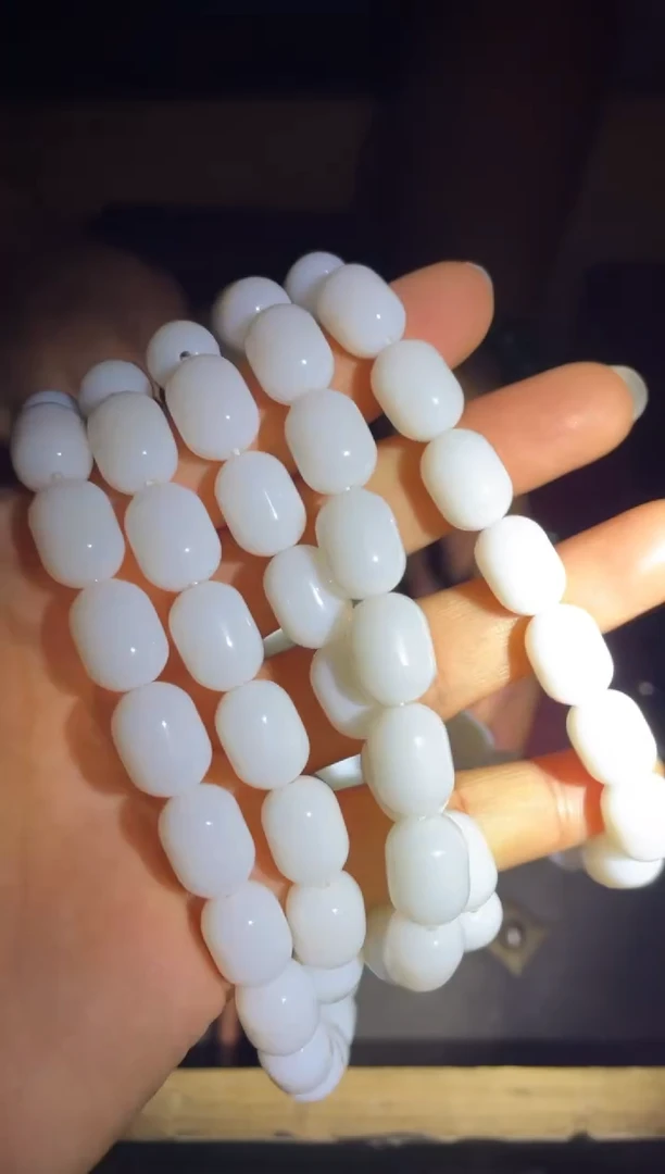 和田玉未镶嵌颈饰羊脂白米粒108颗项链1件