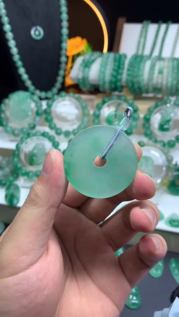吊坠(不含链)未镶嵌石英质玉（非洲翠）40直径平安扣