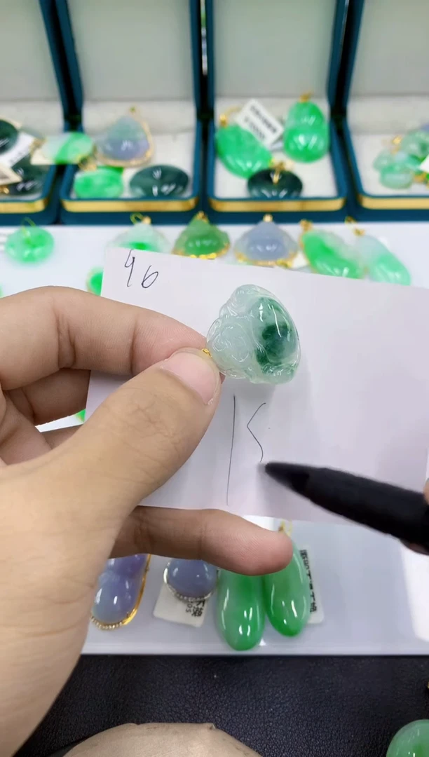 颈饰18K金镶嵌翡翠翡翠