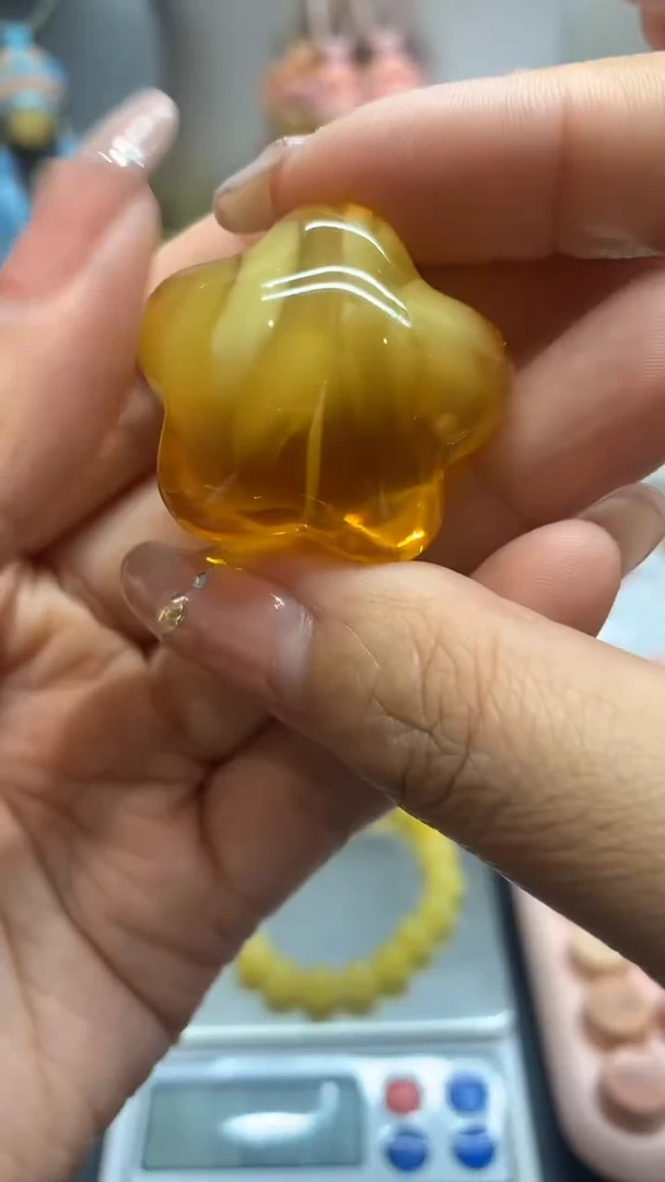 未镶嵌琥珀珠宝奇石286