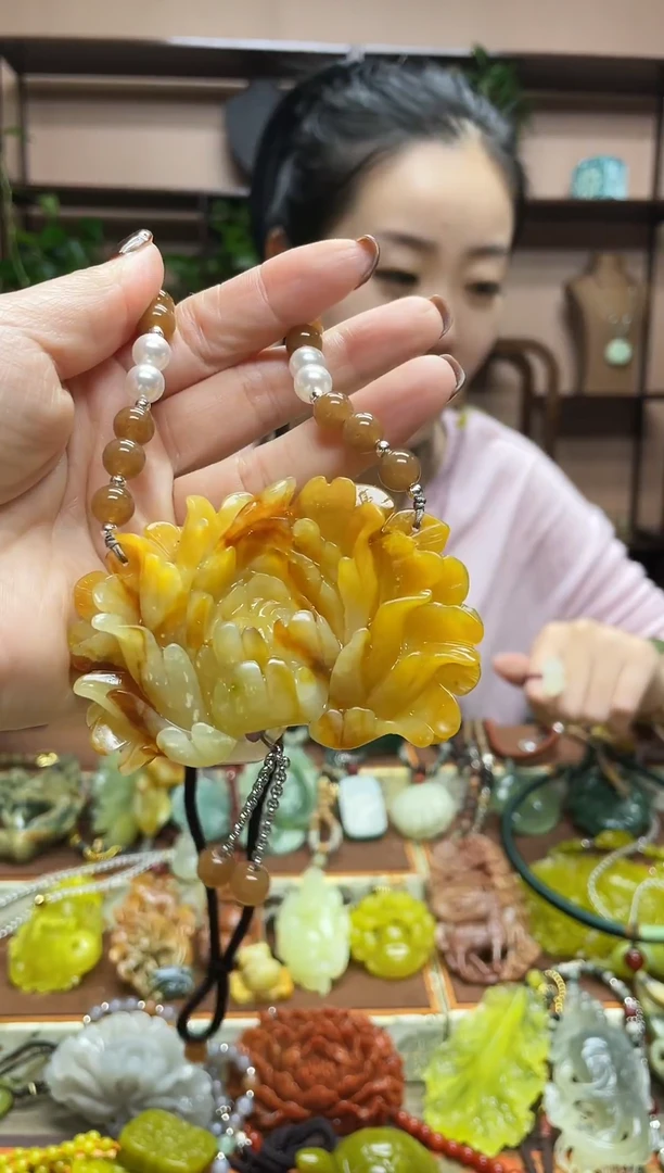 未镶嵌蛇纹石玉颈饰·