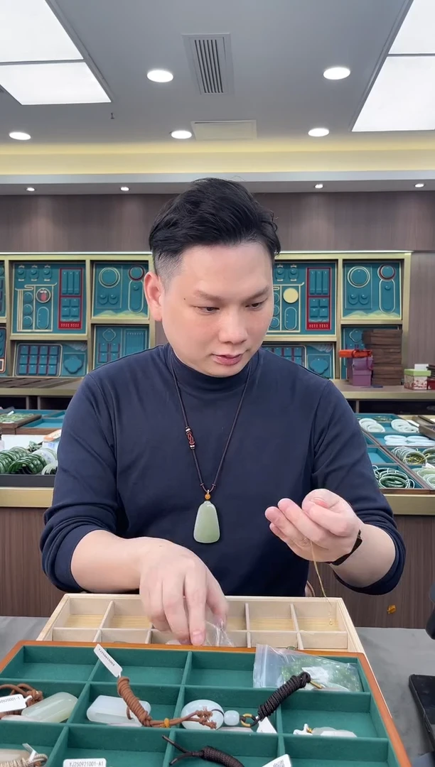 吊坠(不含链)未镶嵌和田玉一个（多样性发一）