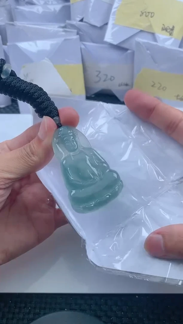 翡翠未镶嵌颈饰