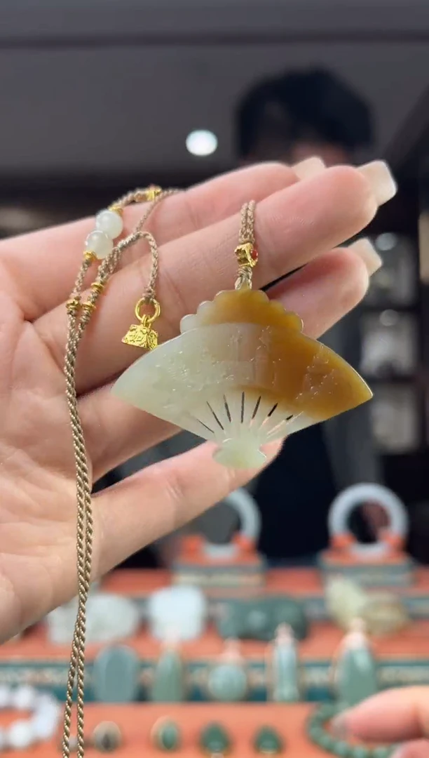 颈饰未镶嵌和田玉佩佩