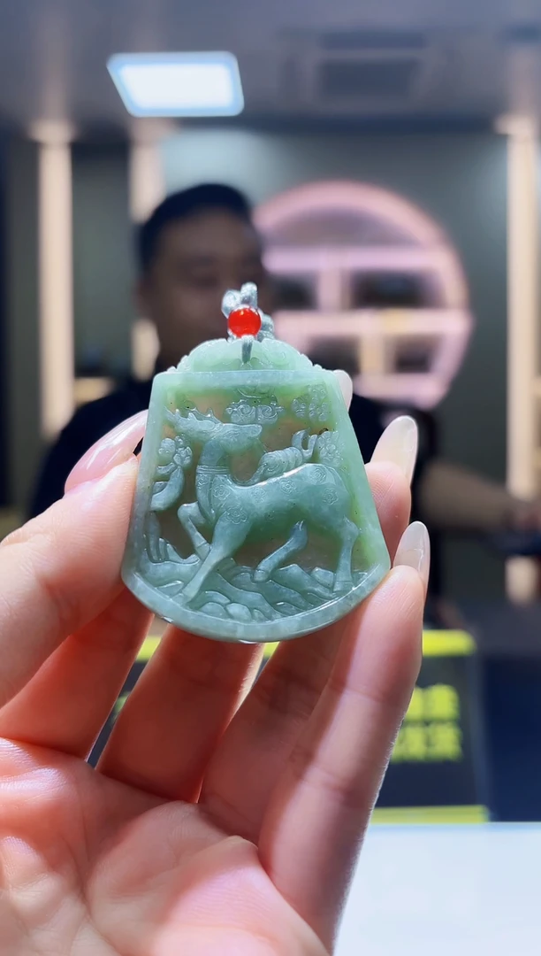 翡翠未镶嵌颈饰07/0625/Y/发其一件/