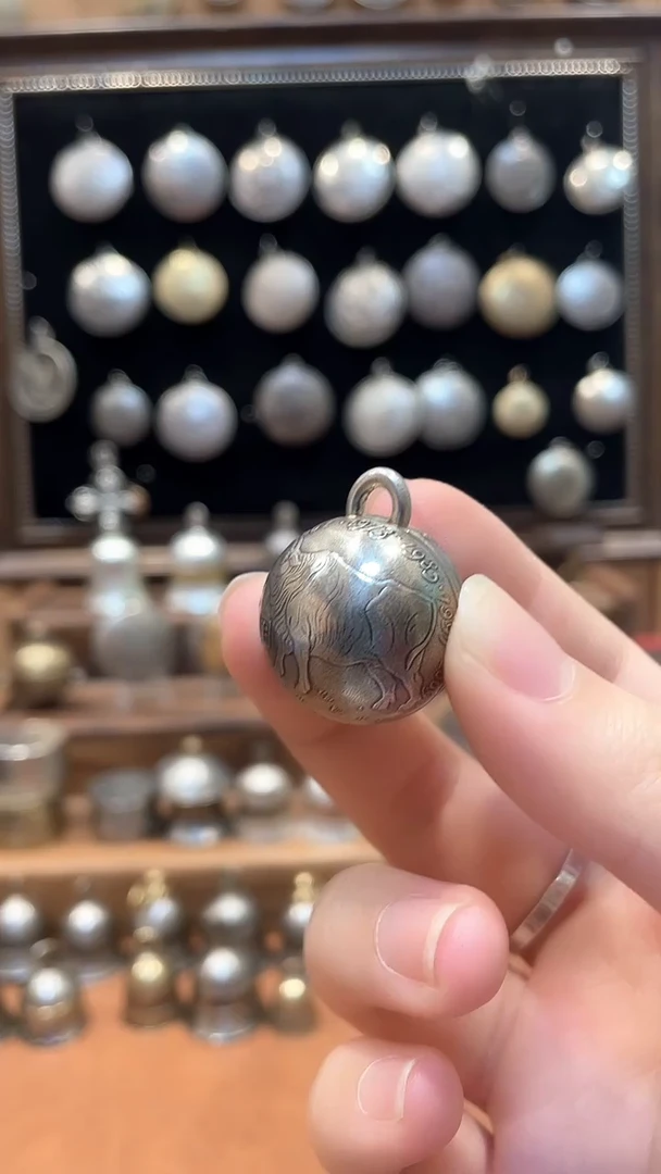 忠*哥利比里亚生肖牛元铃铛正品