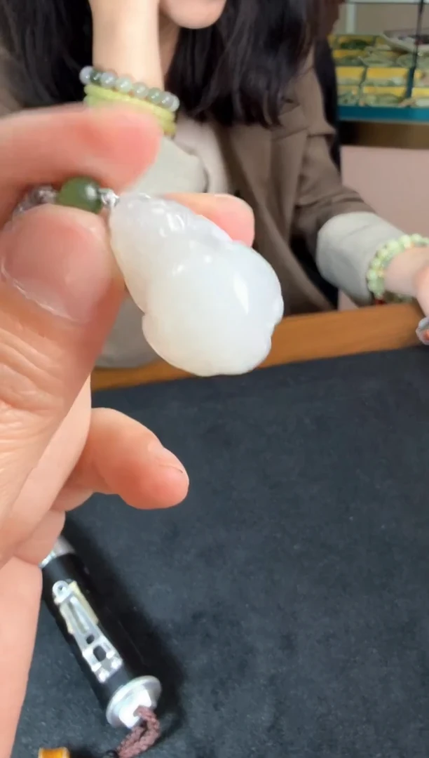 吊坠(不含链)18K金镶嵌和田玉H6024