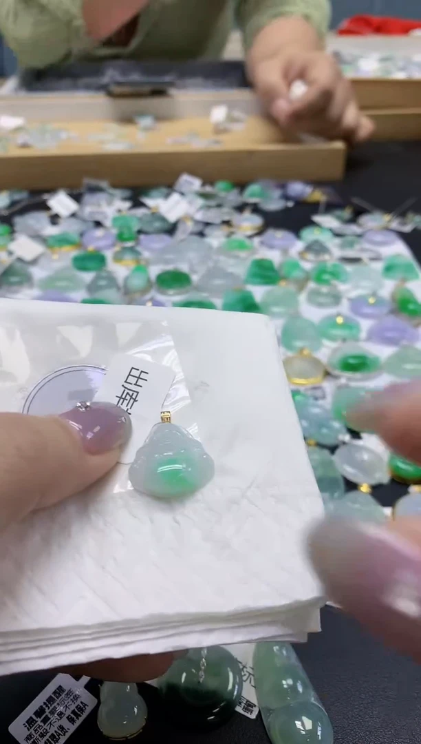 颈饰18K金镶嵌翡翠天然缅甸翡翠A货百元以上9元证书费自理