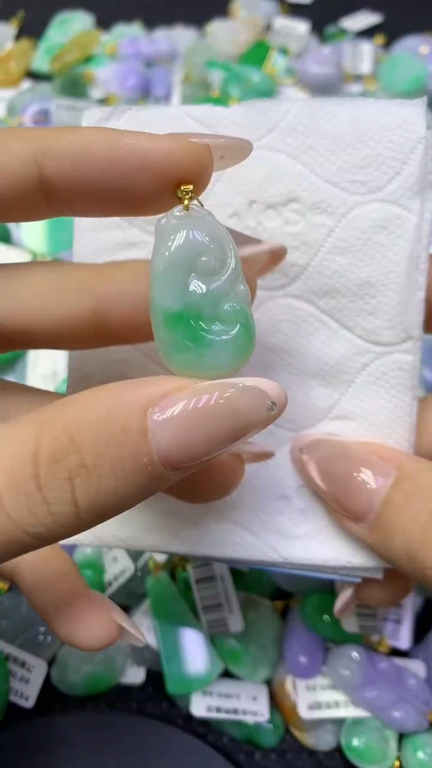 颈饰18K金镶嵌翡翠天然缅甸翡翠A货