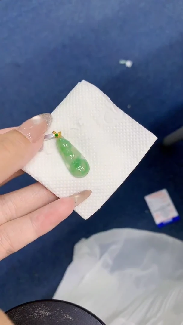 颈饰18K金镶嵌翡翠1