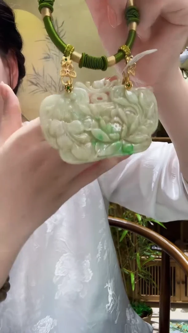 颈饰未镶嵌翡翠吊坠