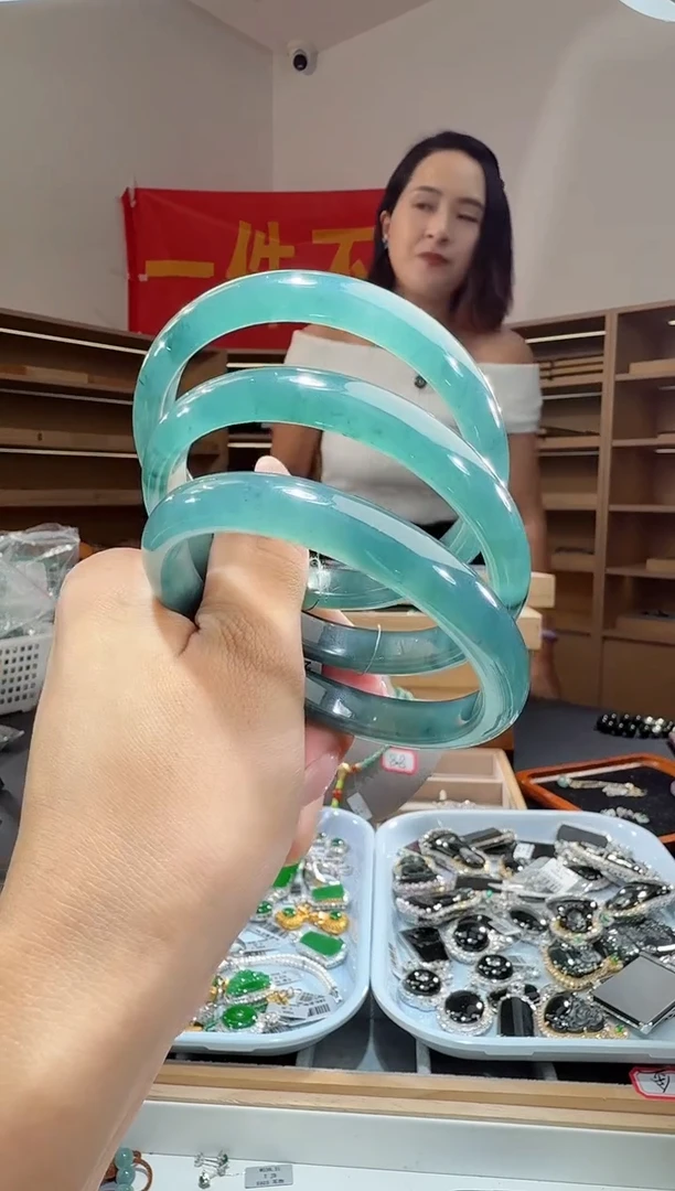 未镶嵌手镯翡翠手镯（多样性发其一）