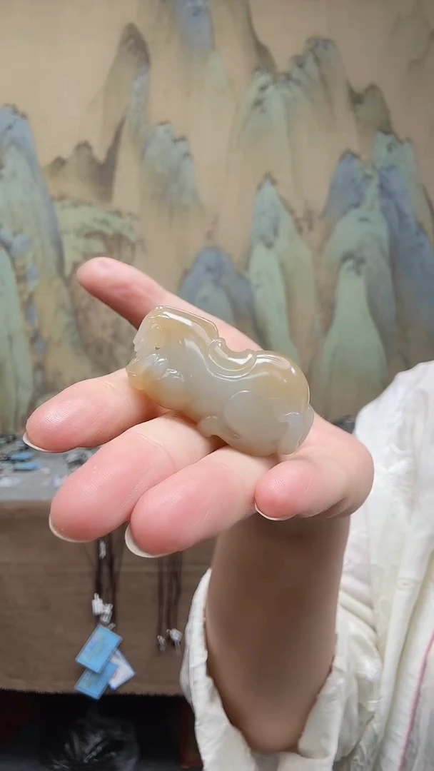 和田玉未镶嵌颈饰.