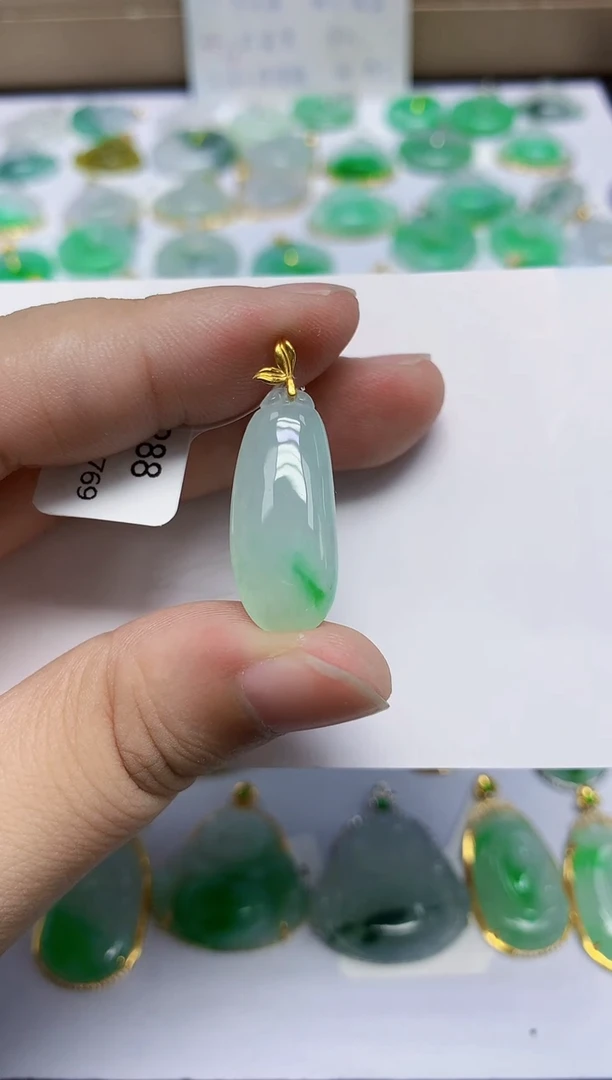 颈饰18K金镶嵌翡翠天然缅甸翡翠A货翡翠百元以上9元证书费自理