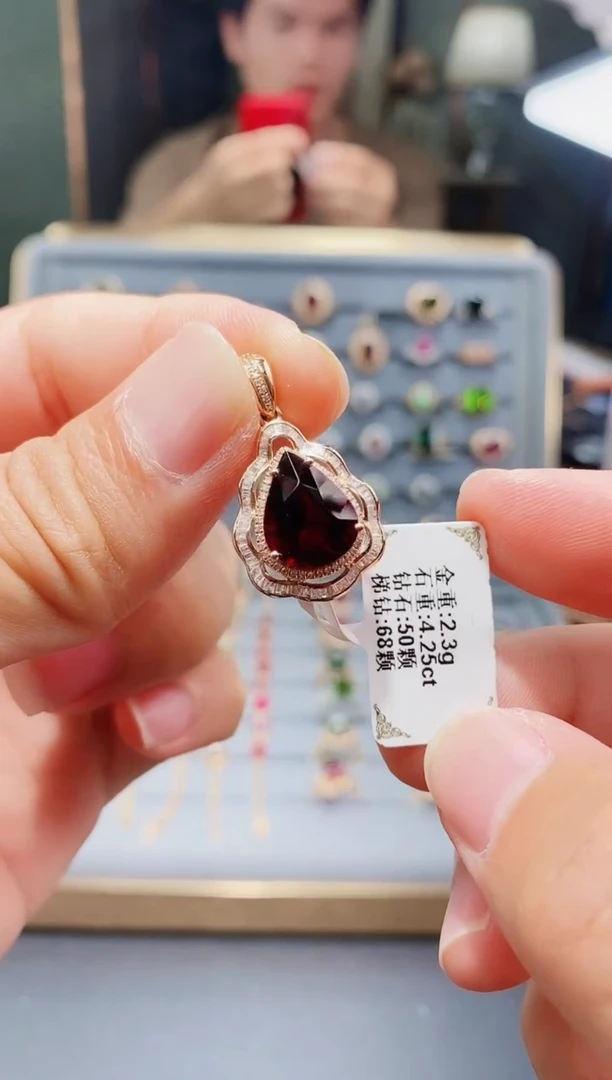 18K金镶嵌颈饰碧玺4.25.