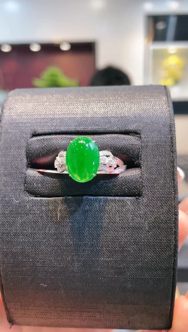 【闪购商品】翡翠颈饰18K金镶嵌A76天然A货翡翠戒指