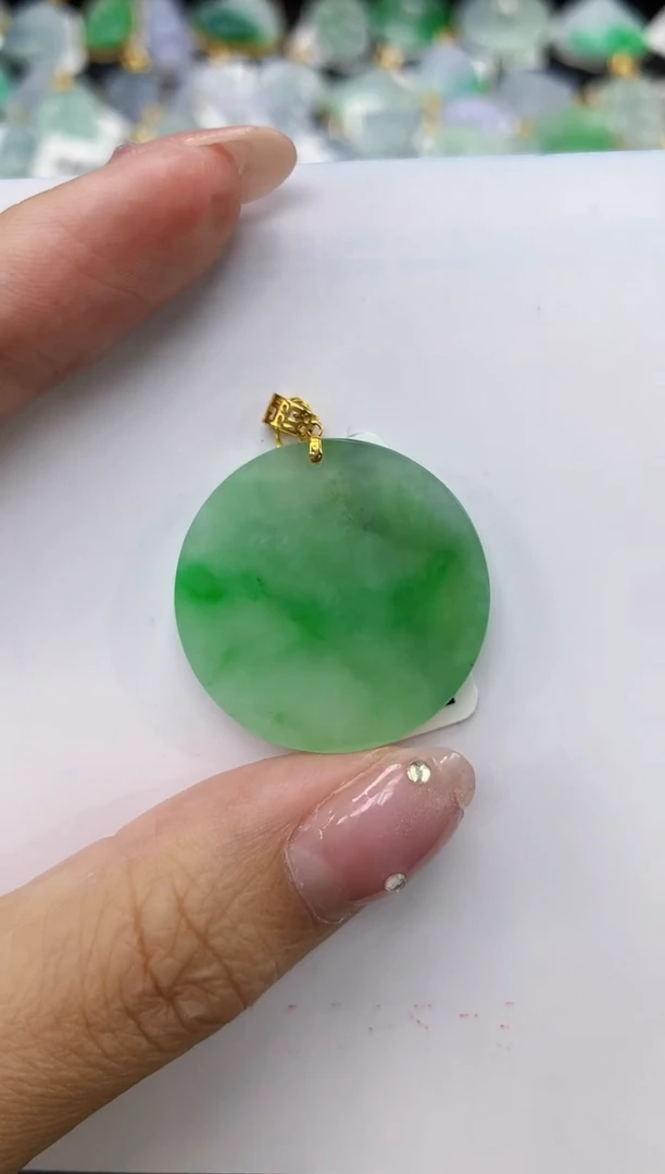 翡翠18K金镶嵌颈饰11111111111