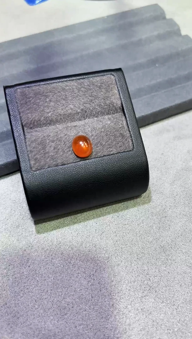 未镶嵌裸石石榴石（芬达石）一粒4.67ct