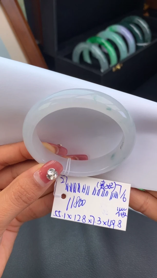 翡翠手镯未镶嵌玉手镯