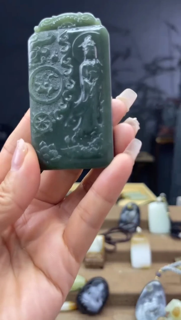 颈饰未镶嵌和田玉1