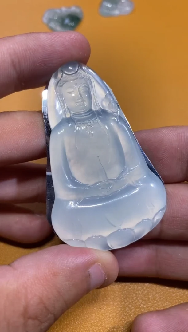 吊坠(不含链)未镶嵌翡翠观音8800   58.8  36.0  4.5