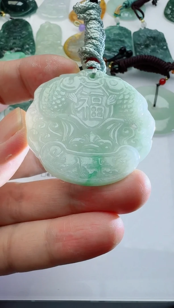【闪购商品】翡翠吊坠(不含链)未镶嵌多样性随机发其一