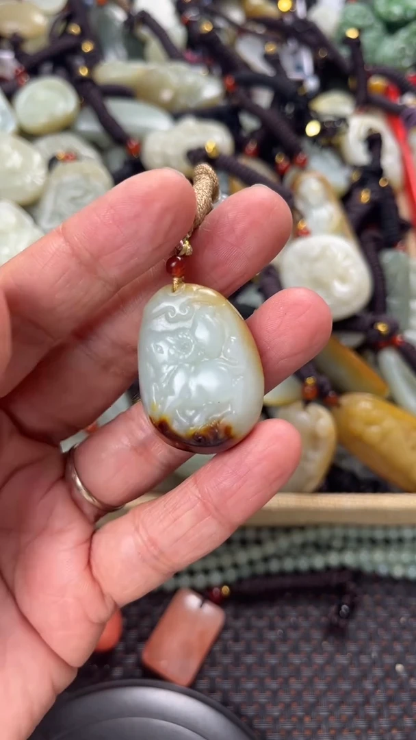 【闪购商品】和田玉颈饰未镶嵌多样性发货没有证书拍一发一有瑕