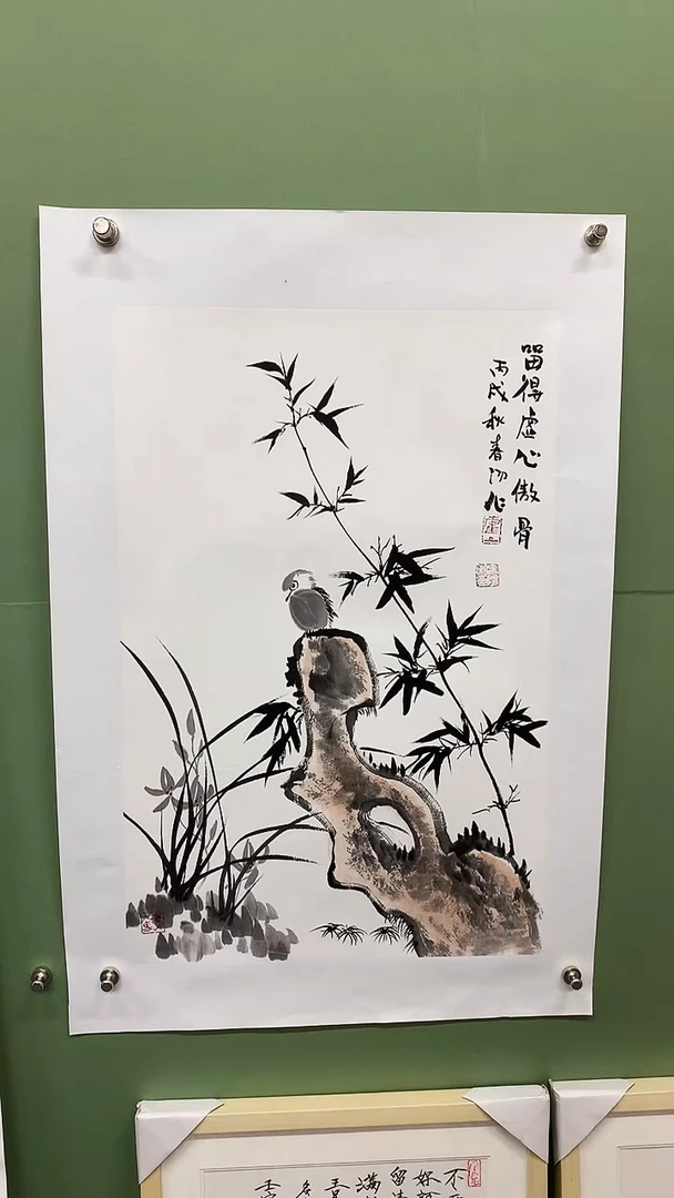竖款精品开三花鸟，