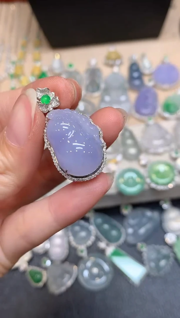 颈饰18K金镶嵌翡翠福瓜【无服务费【紫货有色差】