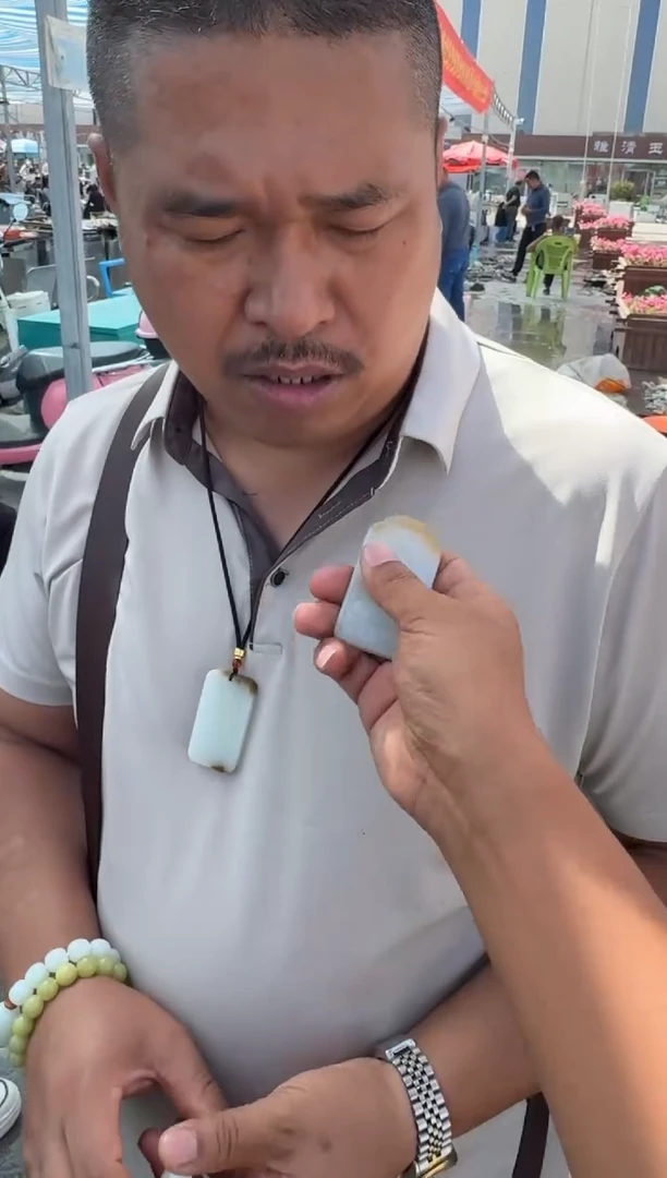 未镶嵌和田玉（糖玉）挂件和田玉
