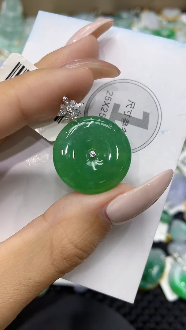 颈饰18K金镶嵌翡翠111111111111