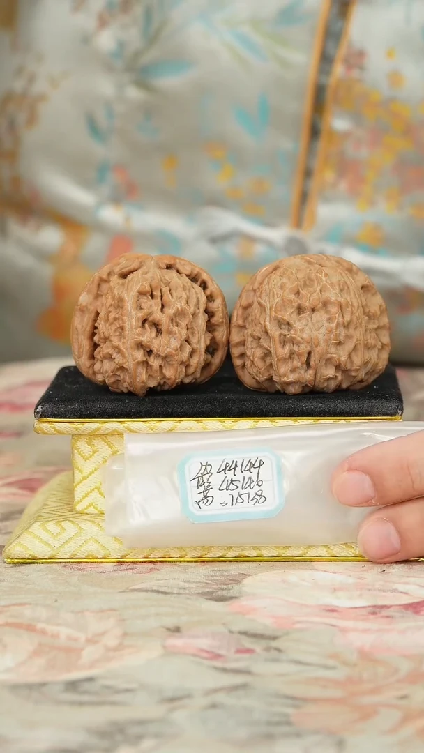 【闪购商品】文玩核桃把件白狮子有修